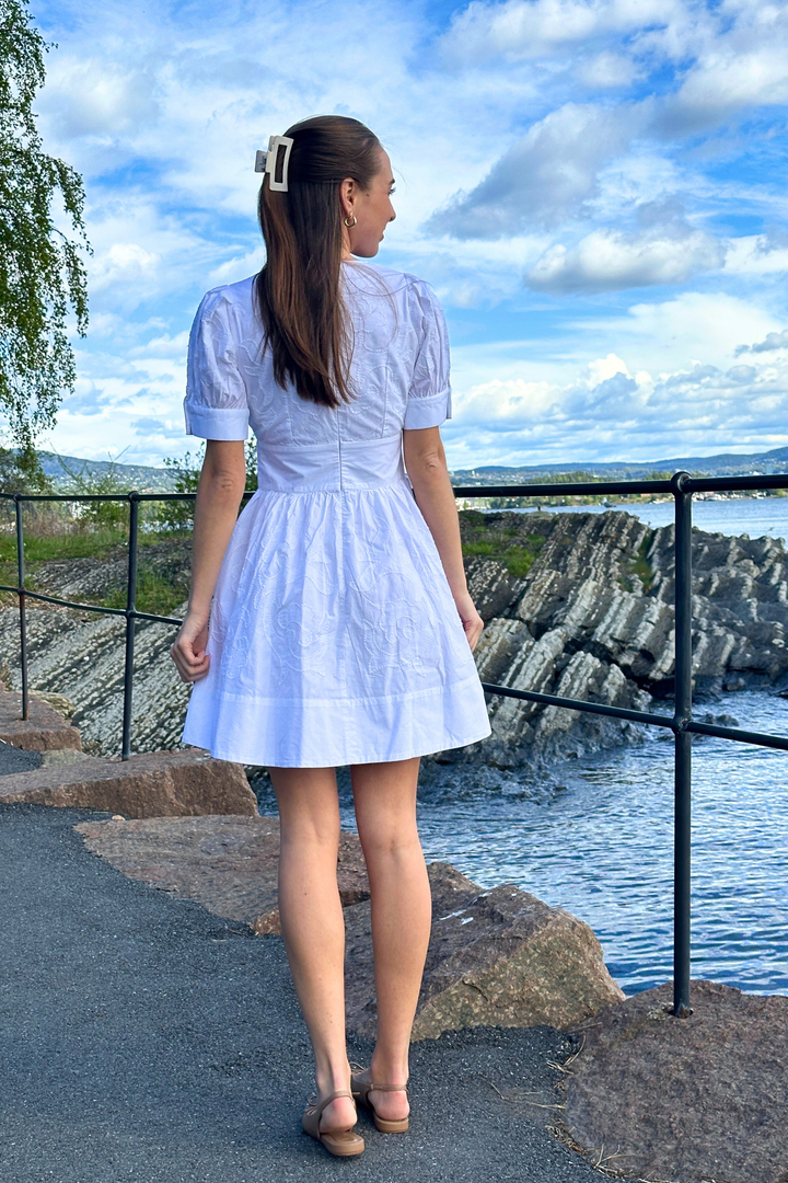 Zenda Embroidery Dress White