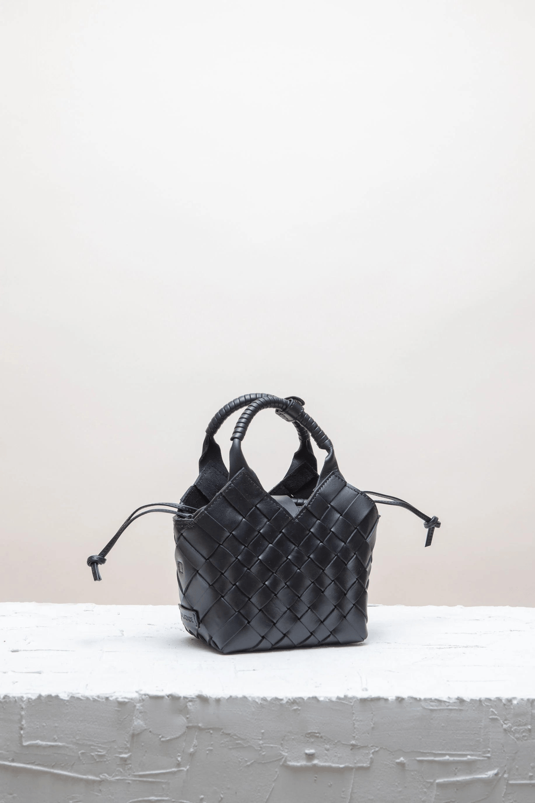 Cala & Jade Vesker Misu Mini Black