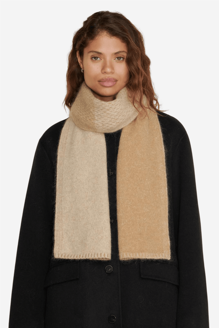 Holzweiler Tilbehør Tine Knit Scarf Sand Mix