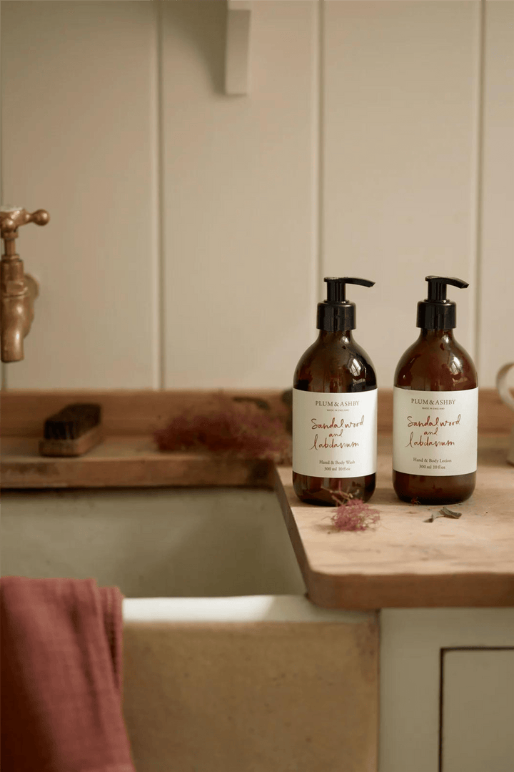 Plum & Ashby Kosmetikk Sandalwood & Labdanum Hand & Body Lotion