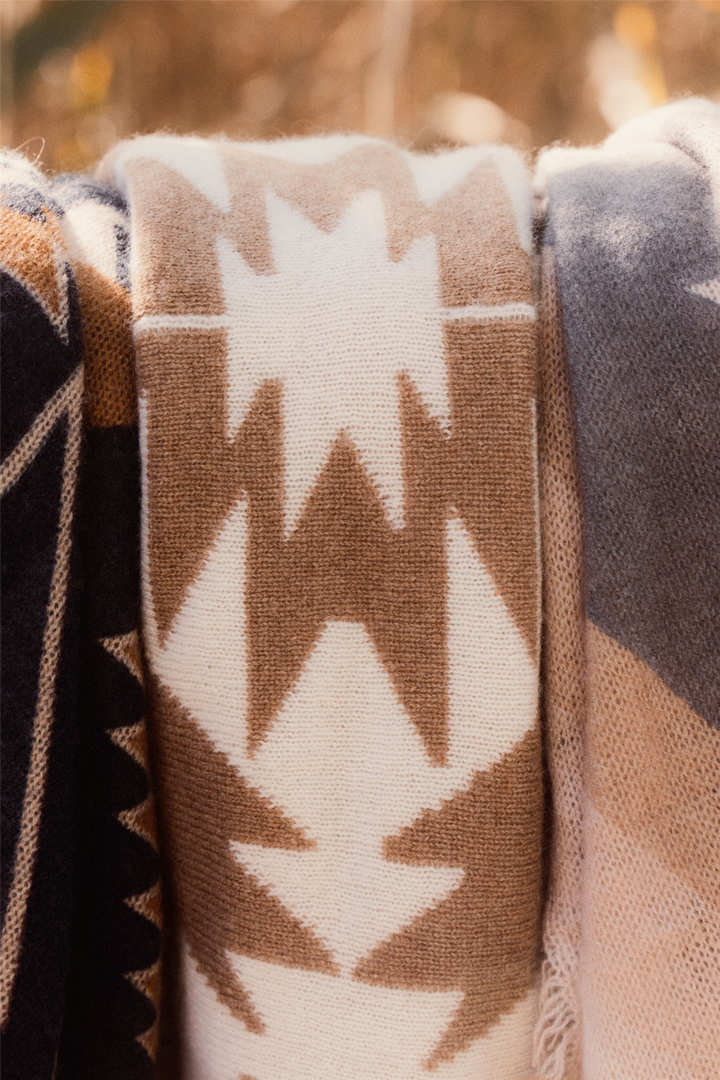 Terra Triangle Cashmere Scarf Off White/Camel