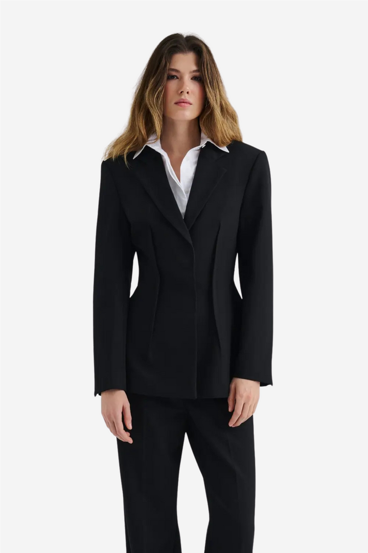 Leonne Seam Detailed Fitted Blazer Black