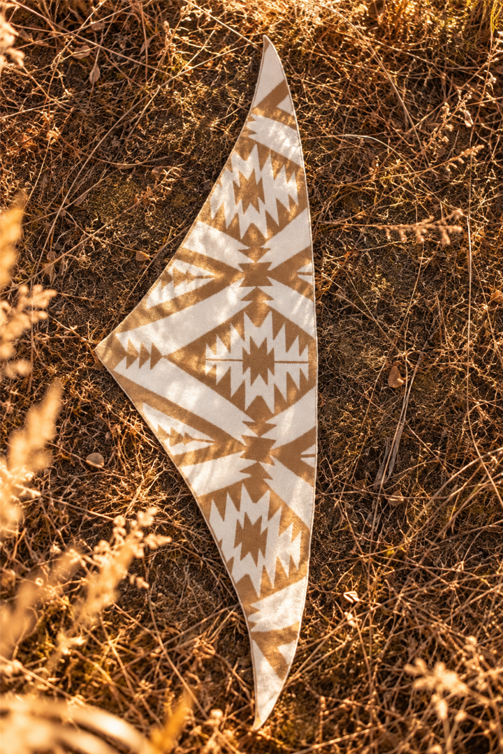 Terra Triangle Cashmere Scarf Off White/Camel
