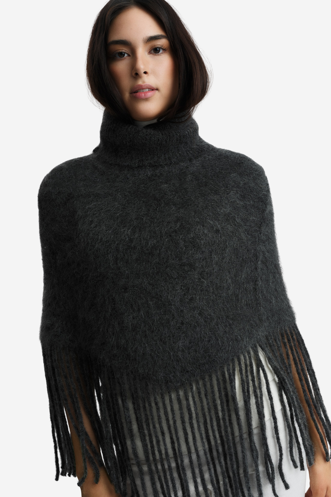 Nikola Chunky Poncho Black