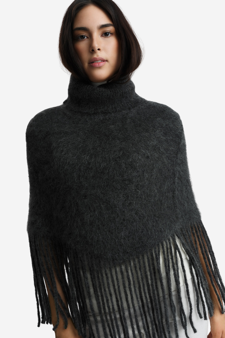 Nikola Chunky Poncho Black