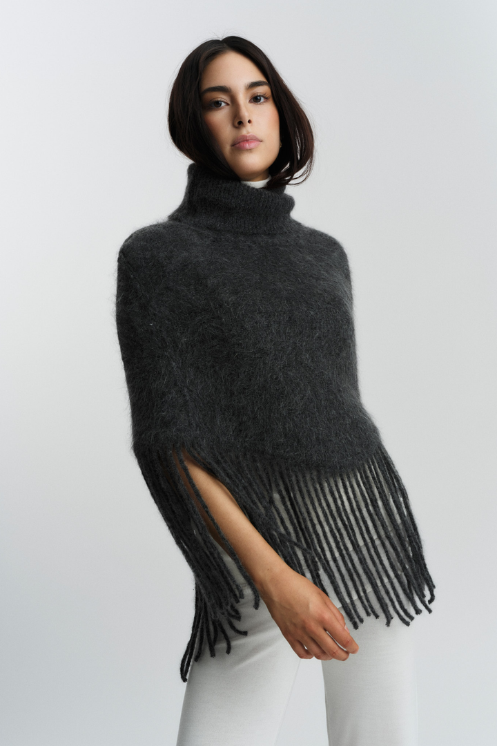 Nikola Chunky Poncho Black