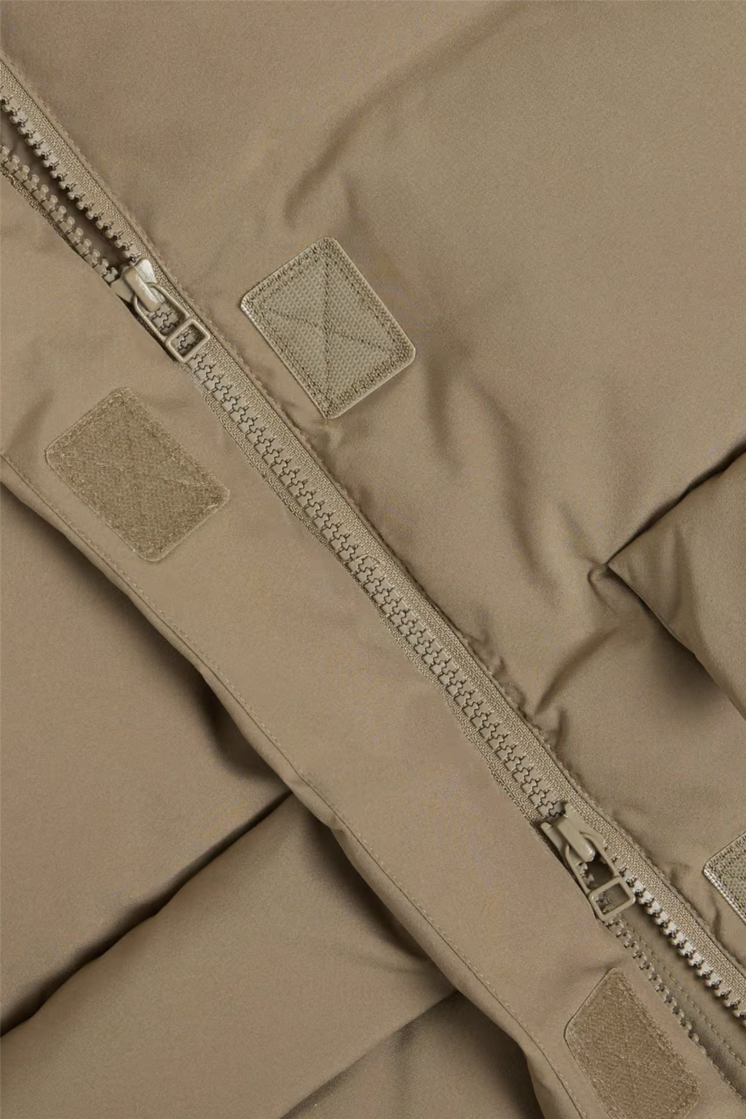 Besseggen Down Jacket Dk. Sand