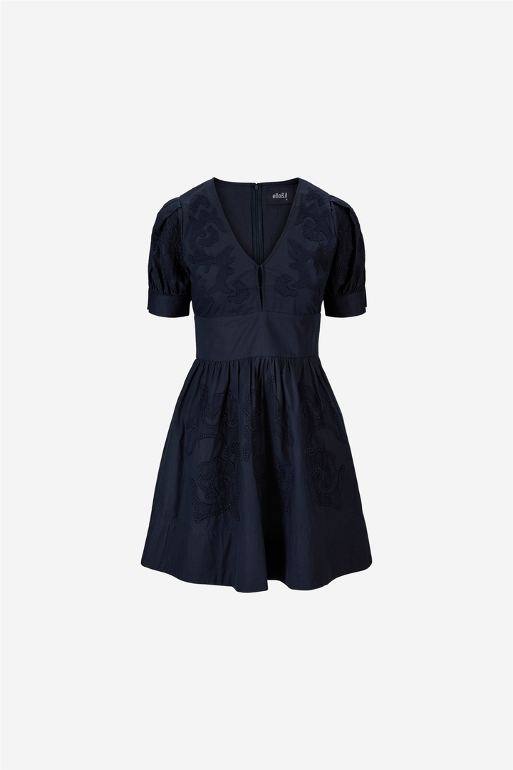 Zenda Embroidery Dress Salute