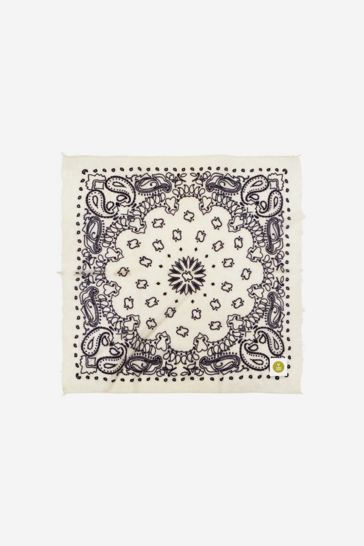 Bandana Calvina Paisley XL With Frings White And Black