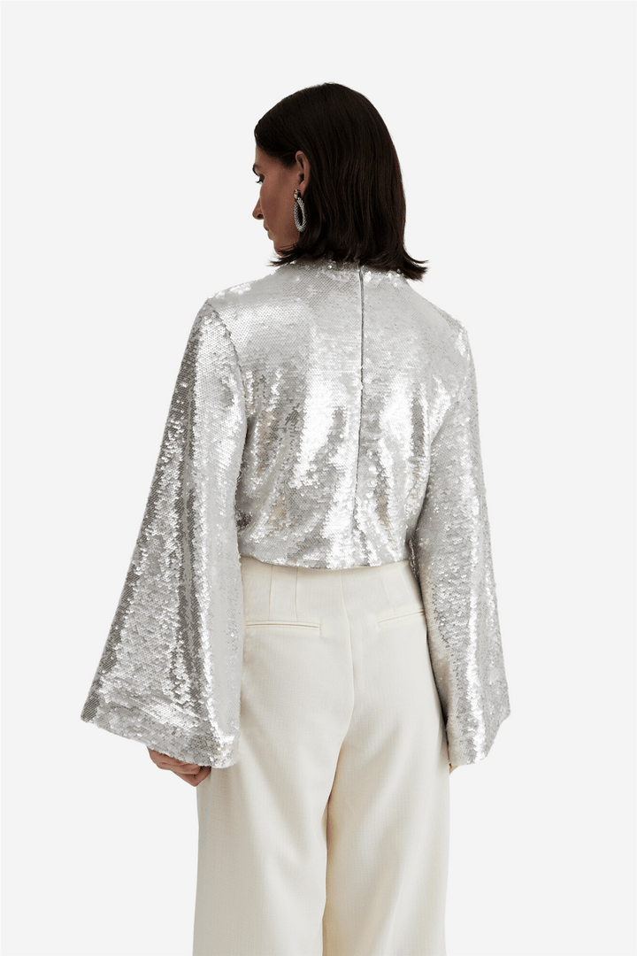 By Malina Bluser & Skjorter Aella Wide Sleeve Sequin Top Silver
