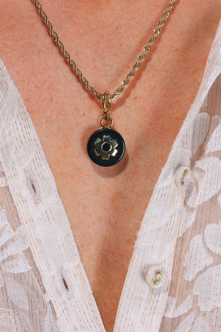 by TiMo Smykker The Black Flower Black