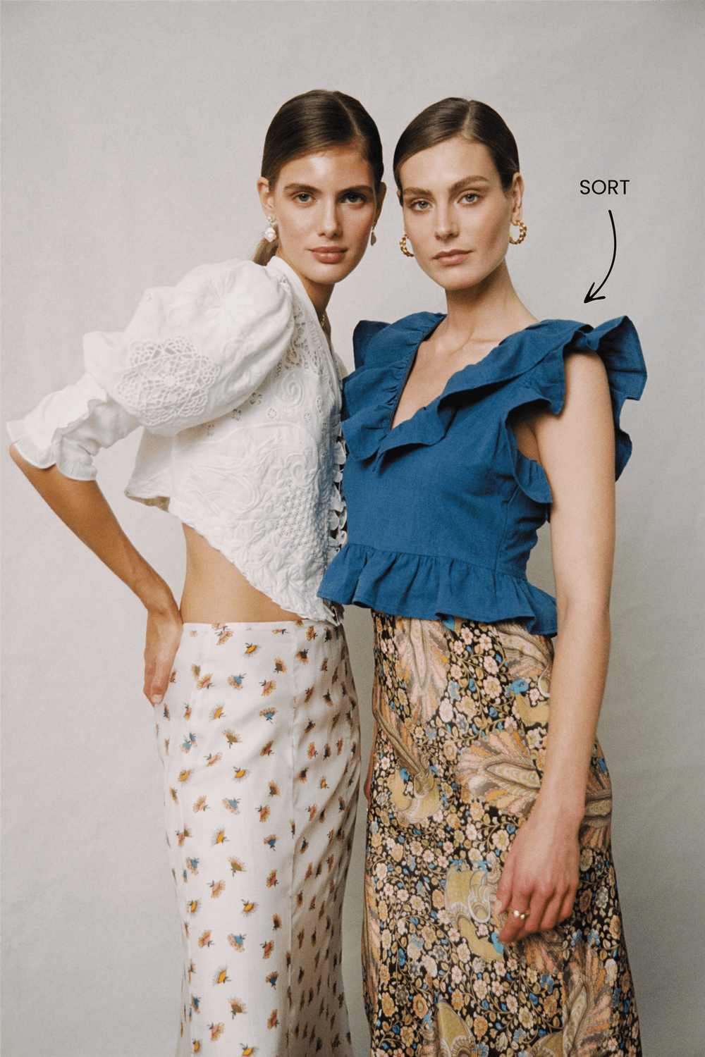 by TiMo Topper & t-skjorter Linen Ruffle Top Black