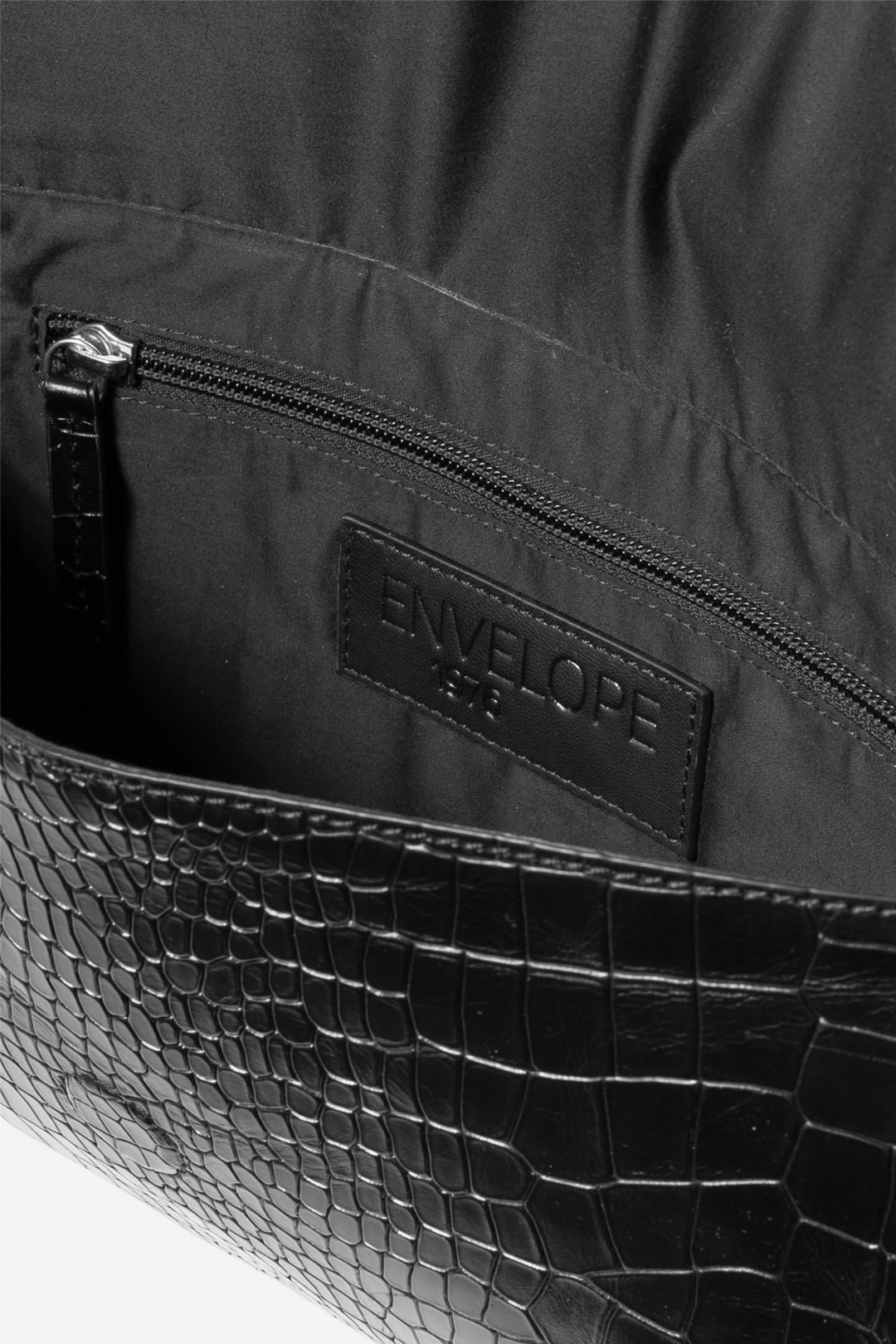 Onyx Clucth Black Croc