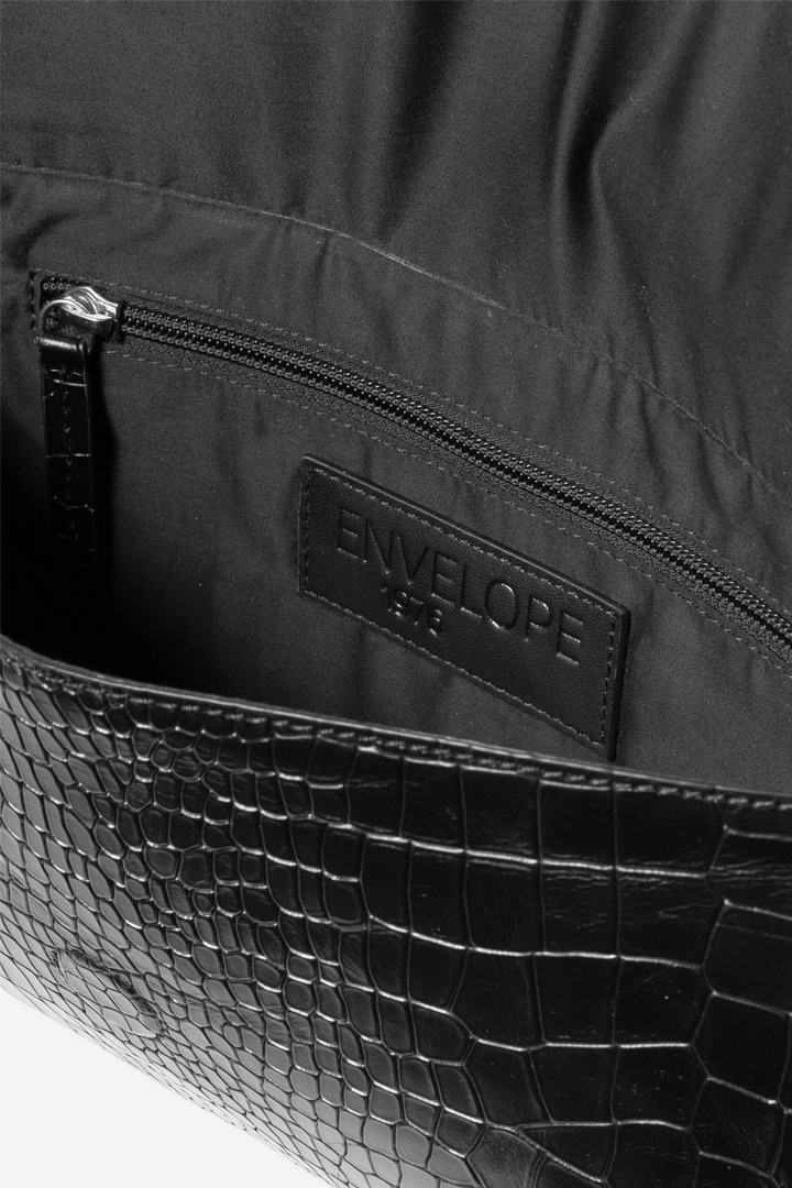Onyx Clucth Black Croc