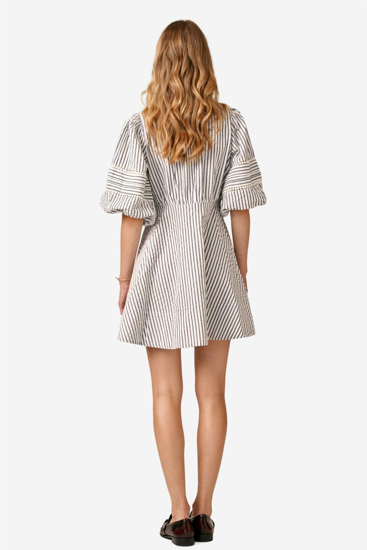 Viewersucker decorated dress blue strip