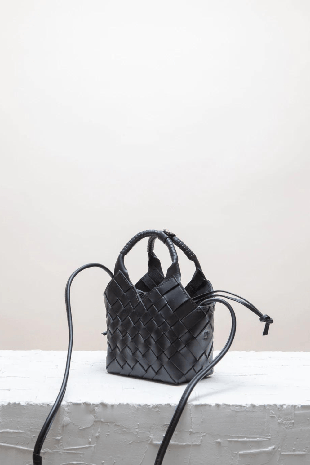 Cala & Jade Vesker Misu Mini Black
