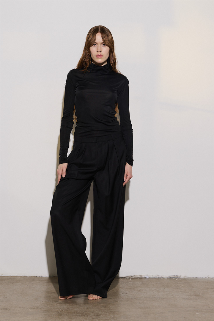 Envelope1976 Topper & t-skjorter Heart Turtleneck Black