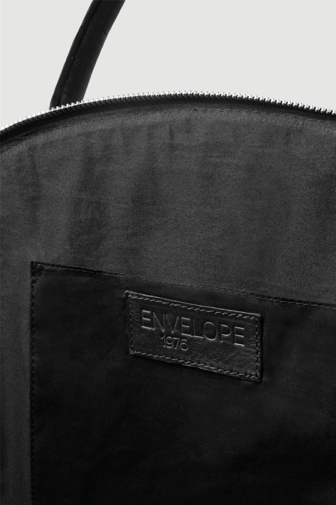 Envelope1976 Vesker Cabin Bag Black