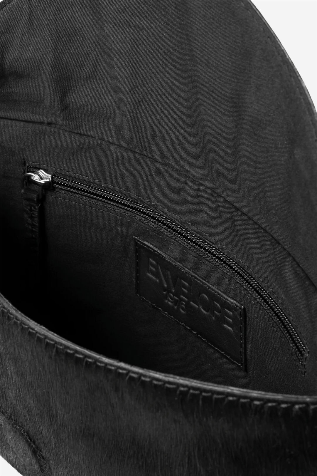 Envelope1976 Vesker Onyx Clutch Black