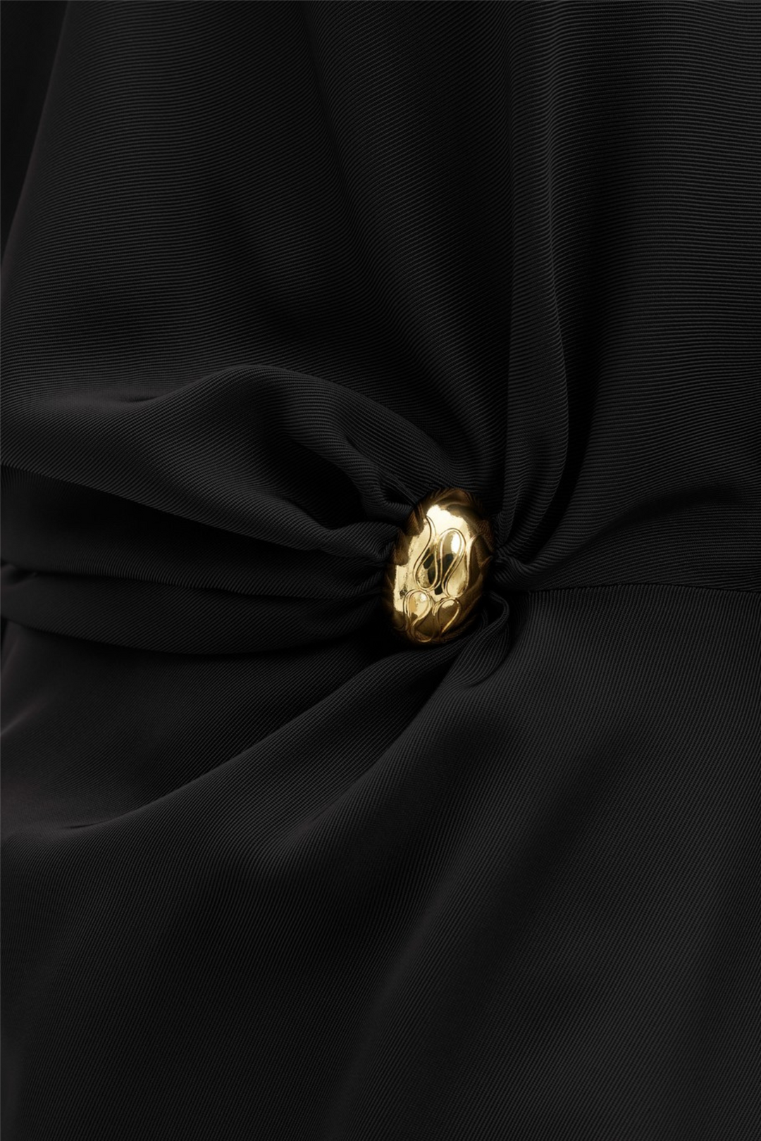 Zilla Brooch Detailed Blouse Black