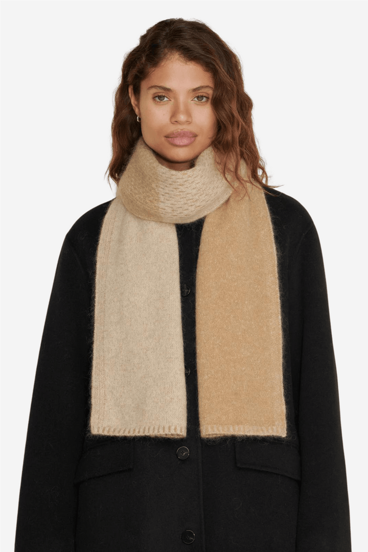 Holzweiler Tilbehør Tine Knit Scarf Sand Mix