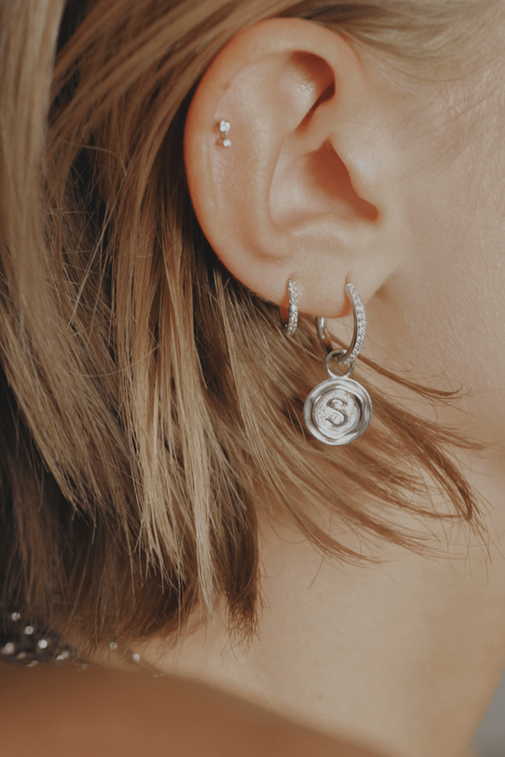 Maria Black Smykker Mica Huggie Violet Silver