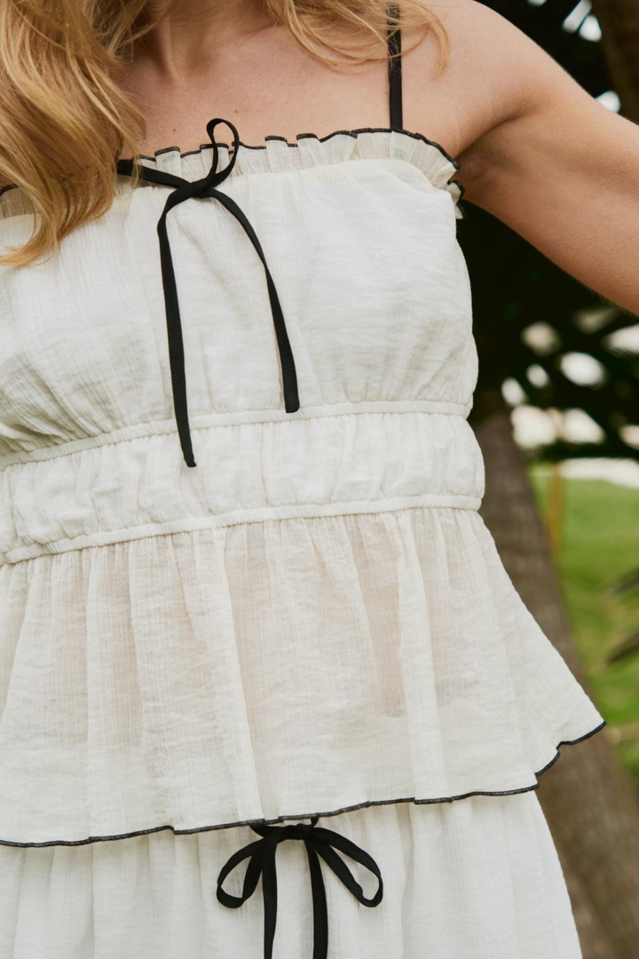 Neo Noir Topper & t-skjorter Emberly Crepe Top Creme