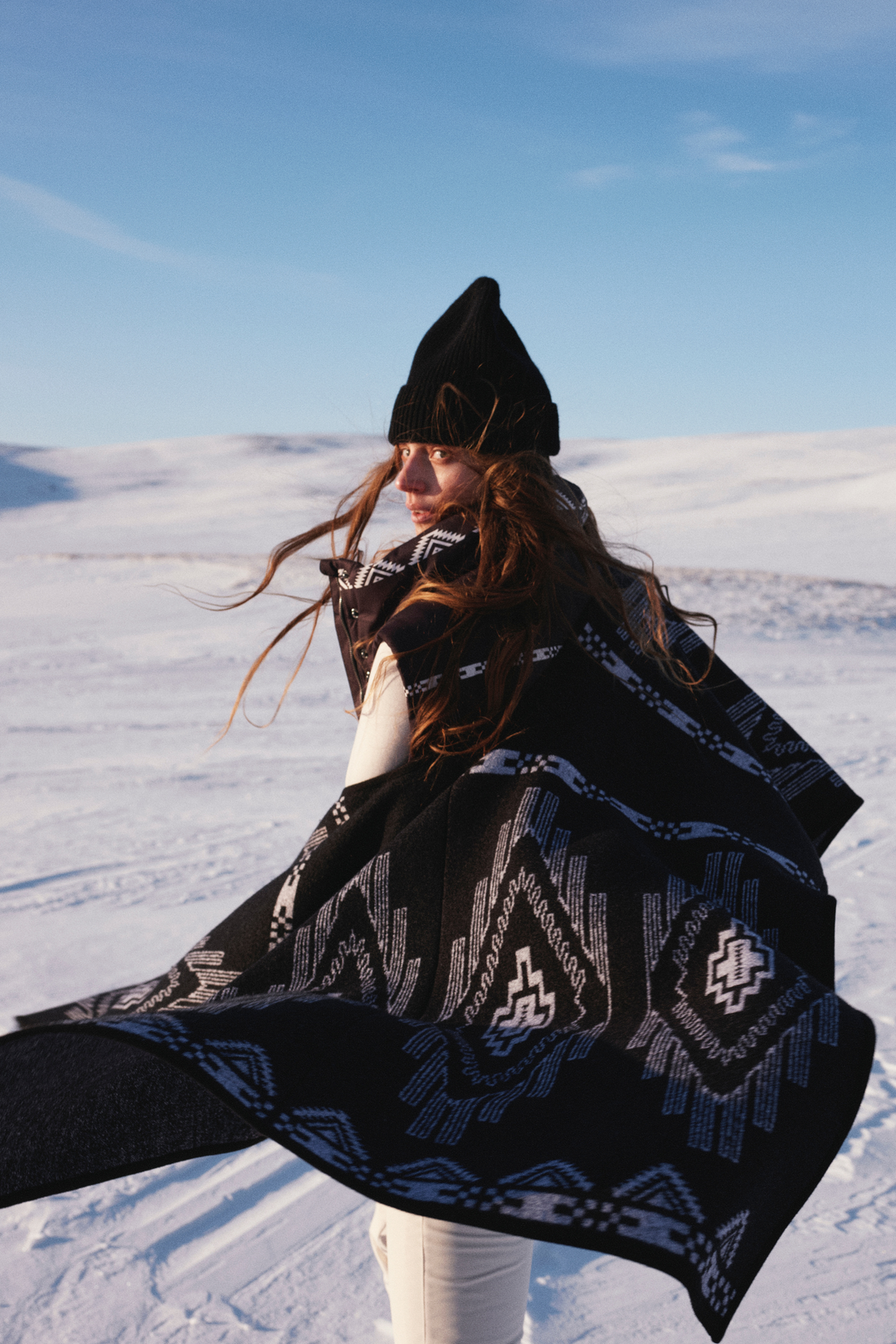 We Norwegians Yttertøy Kautokeino Poncho Black