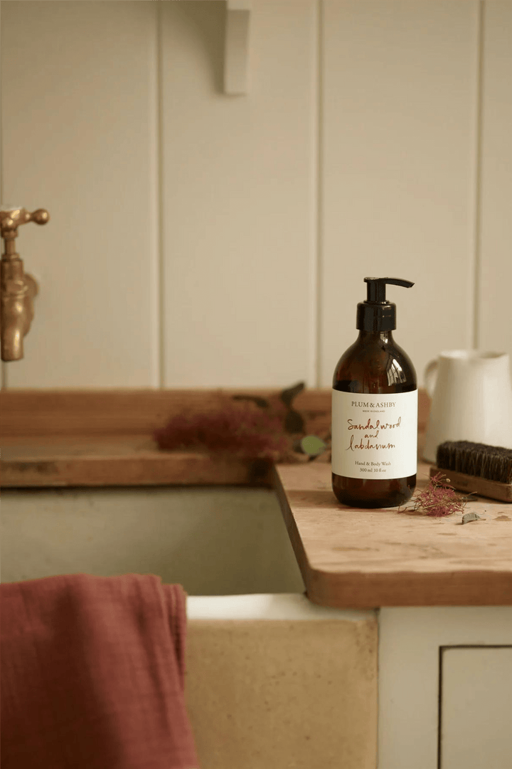 Plum & Ashby Kosmetikk Sandalwood & Labdanum Hand & Body Wash